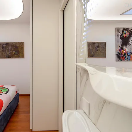 Amare Penthouse With Hot Tub Facing The Sea 아파트 *