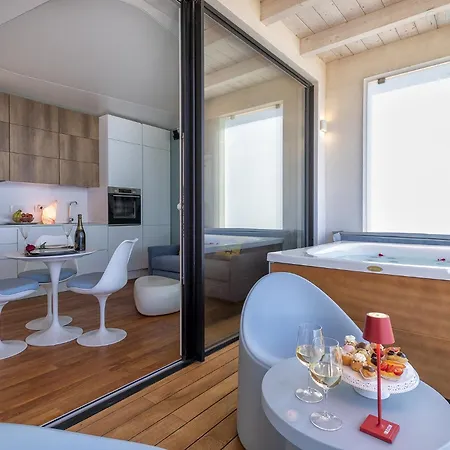 Amare Penthouse With Hot Tub Facing The Sea 알게로