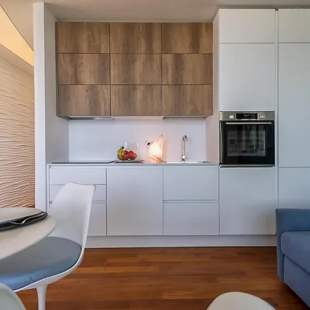 아파트 Amare Penthouse With Hot Tub Facing The Sea