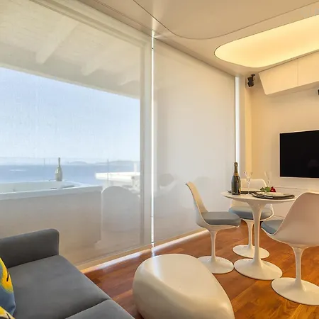 아파트 Amare Penthouse With Hot Tub Facing The Sea *