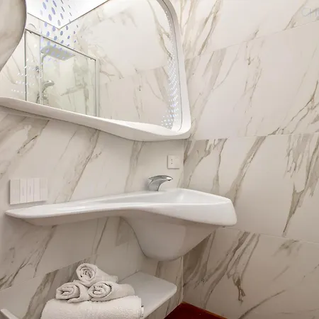 Amare Penthouse With Hot Tub Facing The Sea 알게로