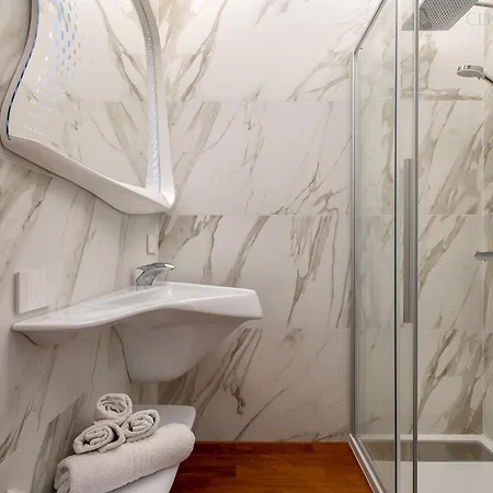 Amare Penthouse With Hot Tub Facing The Sea 아파트