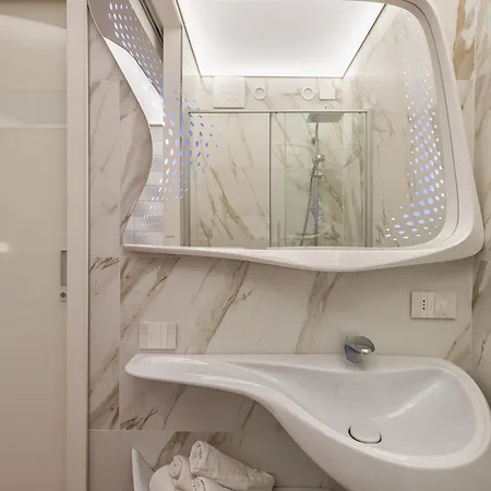 아파트 Amare Penthouse With Hot Tub Facing The Sea *