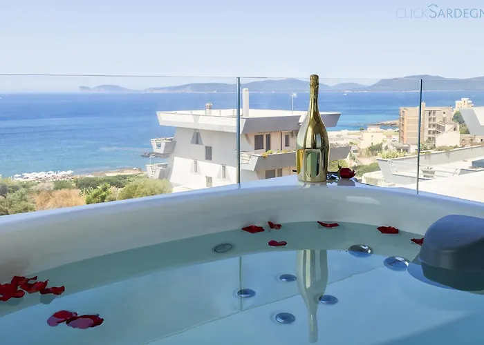 Апартаменты Amare Penthouse With Hot Tub Facing The Sea Альгеро