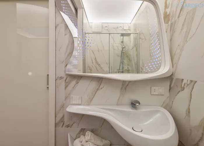 Апартаменты Amare Penthouse With Hot Tub Facing The Sea *